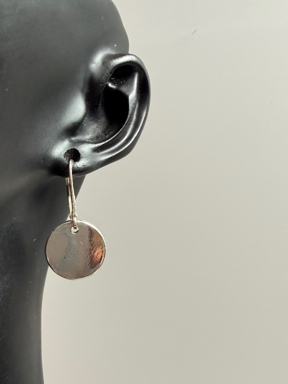 Minimalist Silver Disc Drop Earrings - Sleek Women's Jewelry